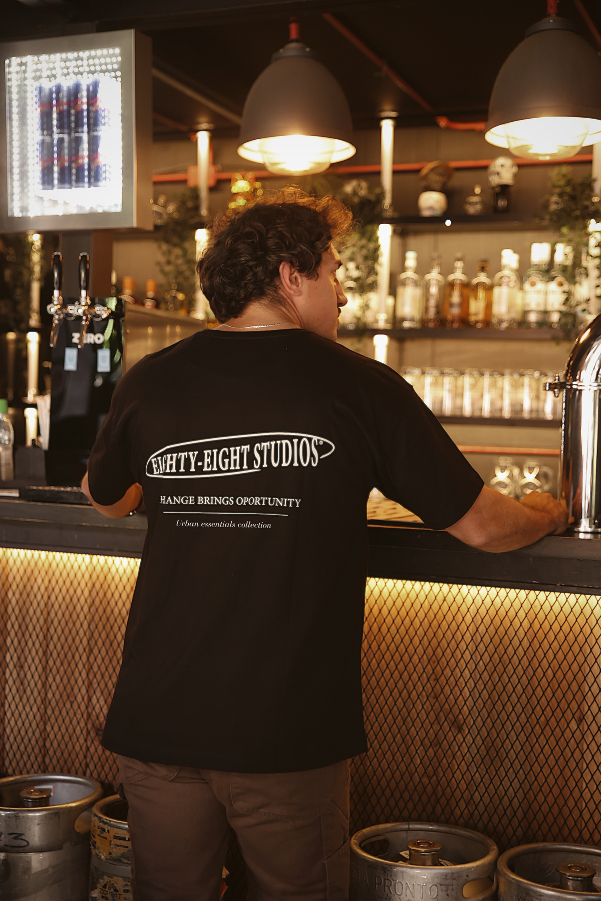 POLERA ESTAMPADA URBAN NEGRO