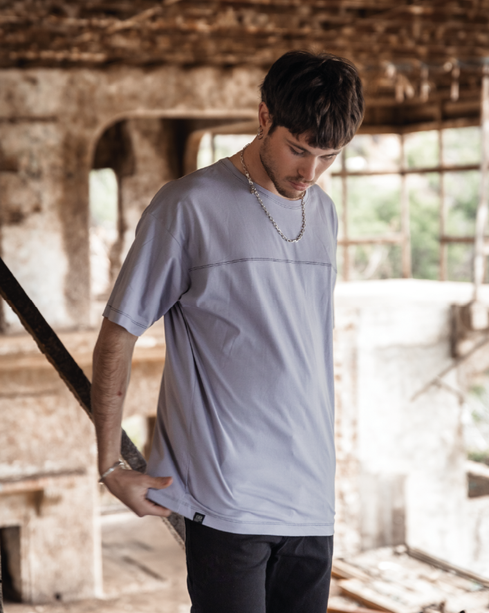 POLERA BASICA GRIS COSTURA