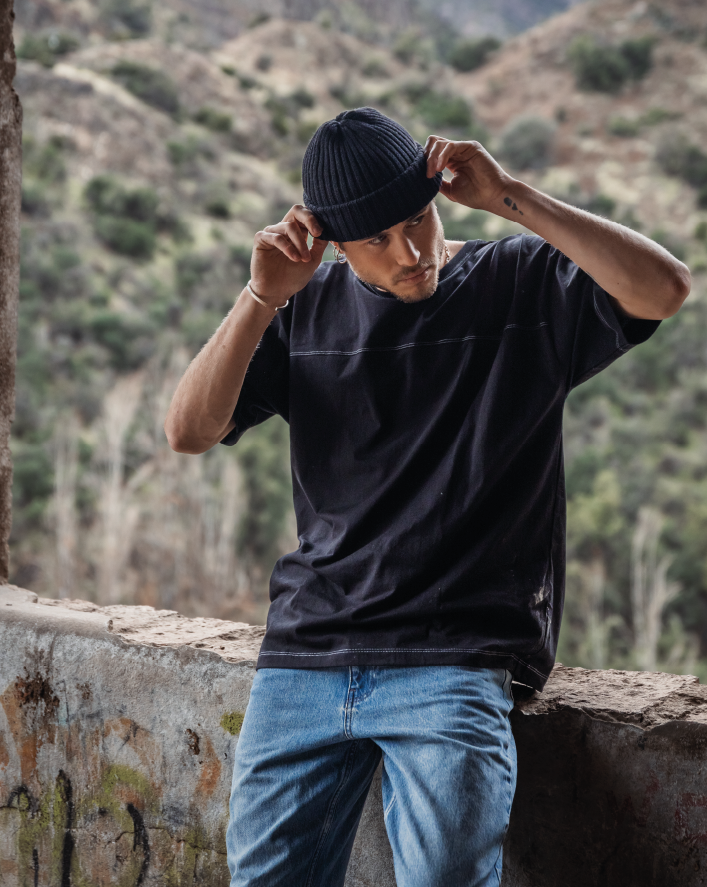 POLERA BASICA NEGRA COSTURA