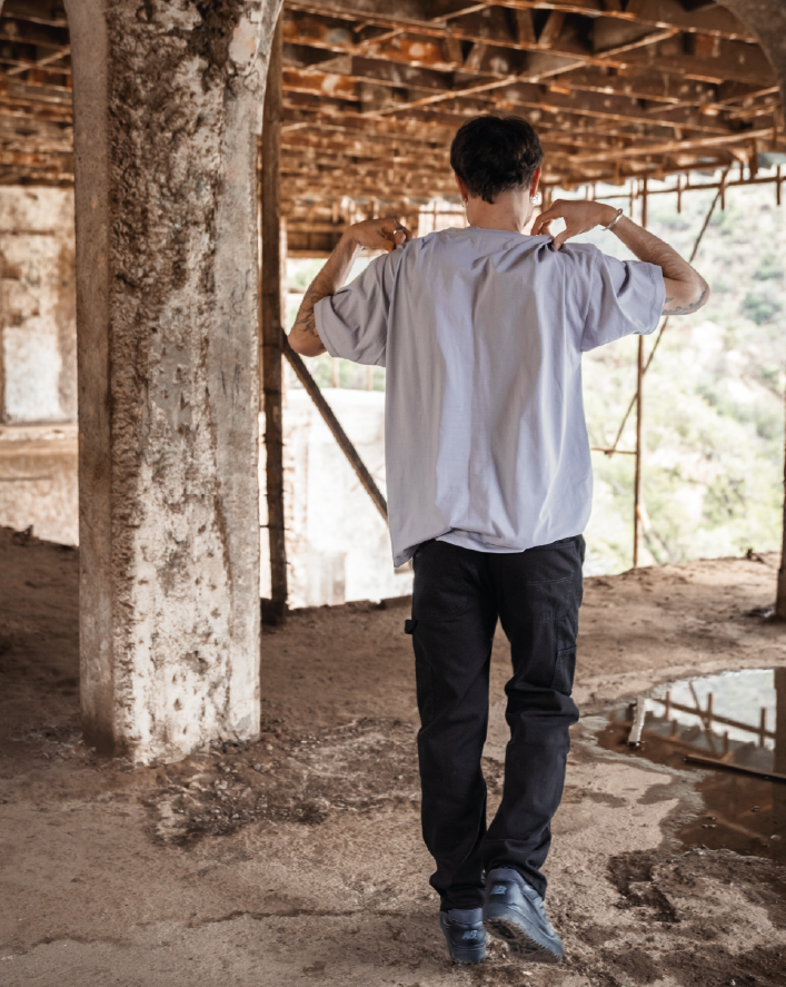 POLERA BASICA GRIS COSTURA