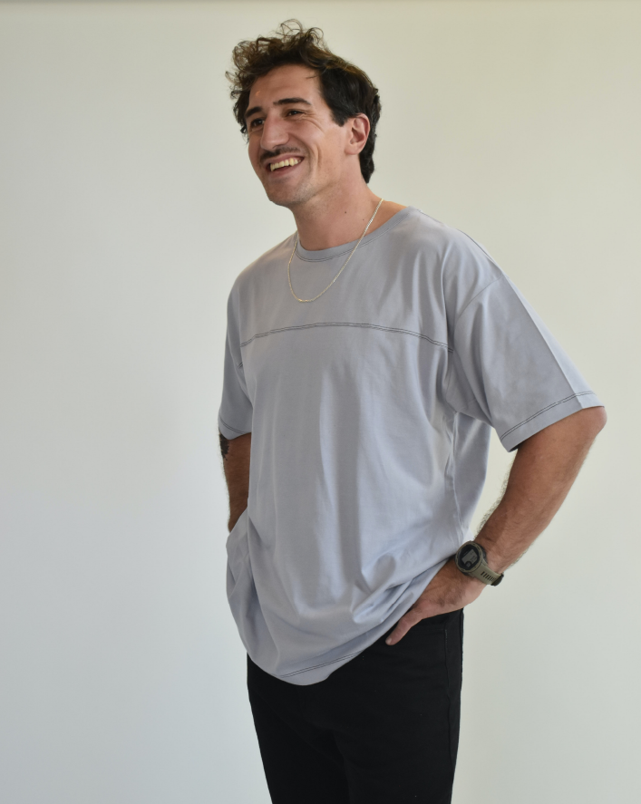 POLERA BASICA GRIS COSTURA