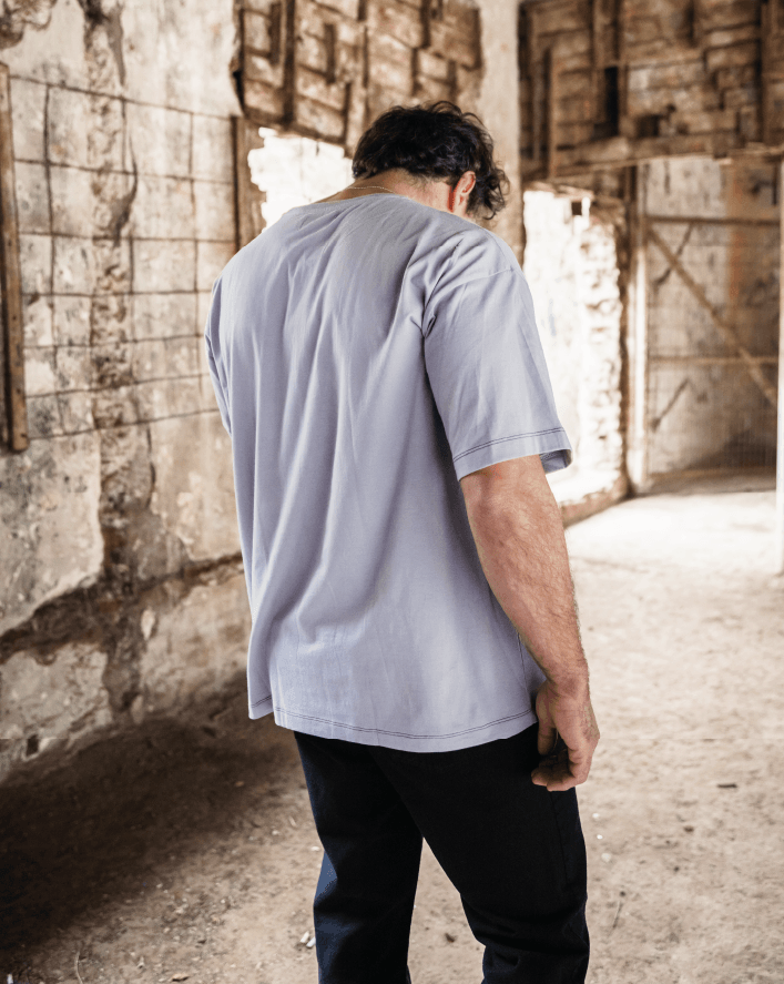 POLERA BASICA GRIS COSTURA