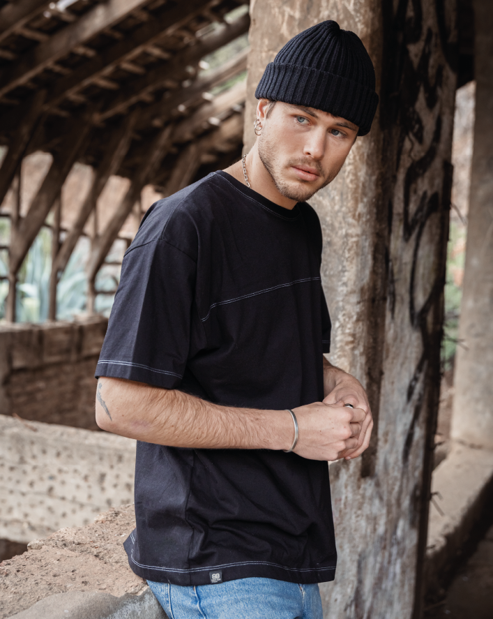 POLERA BASICA NEGRA COSTURA