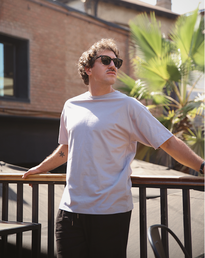 POLERA BOUNDLESS GRIS