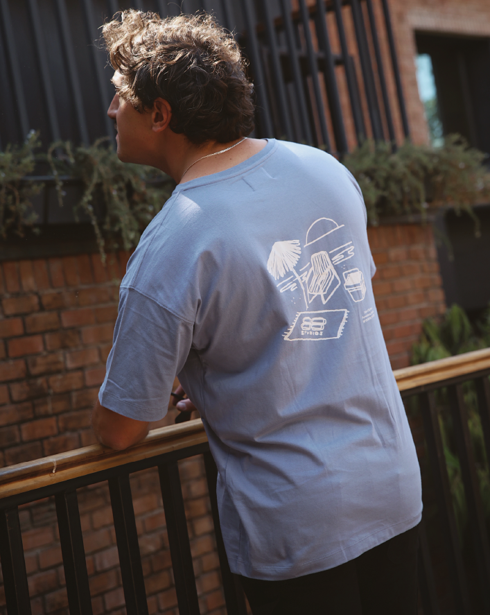 POLERA BASICA AZUL ESTAMPADO
