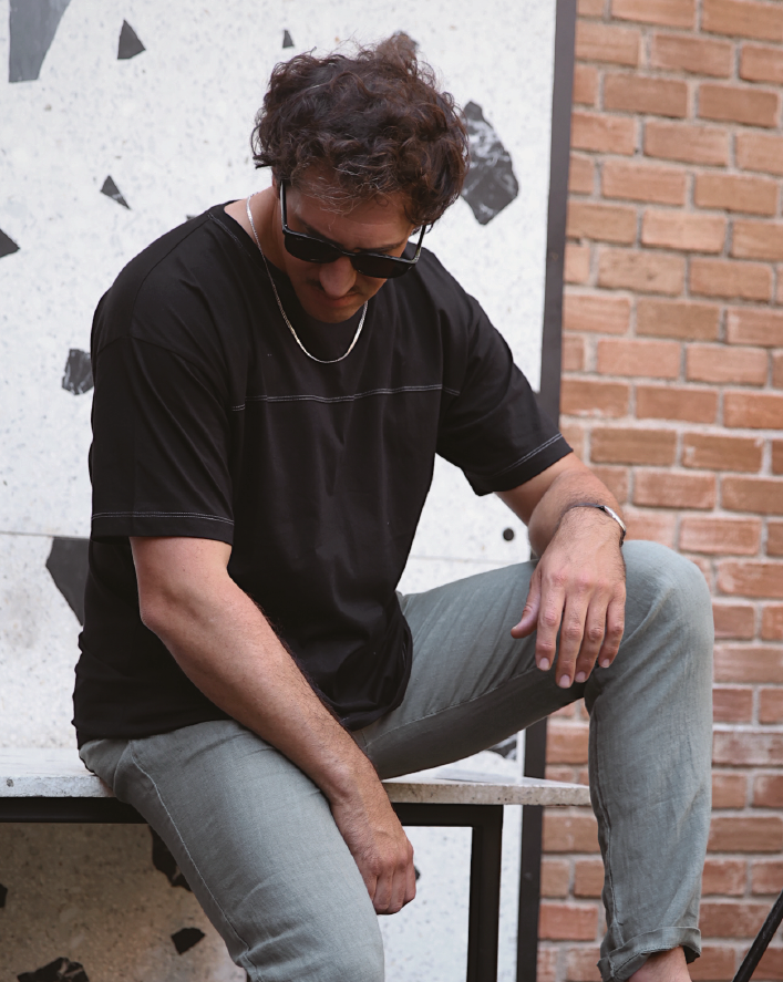 POLERA BASICA NEGRA COSTURA