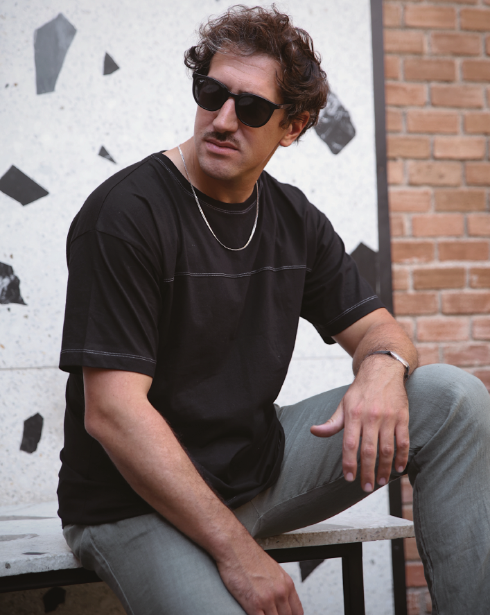 POLERA BASICA NEGRA COSTURA
