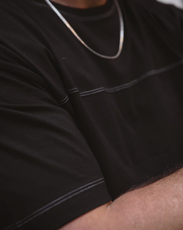POLERA BASICA NEGRA COSTURA